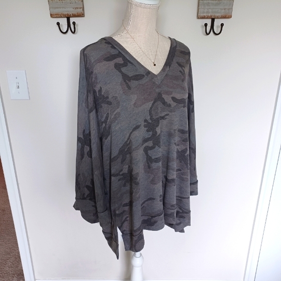 Camo Print 3/4 Dohlman Sleeve Oversized Top - Picture 7 of 12